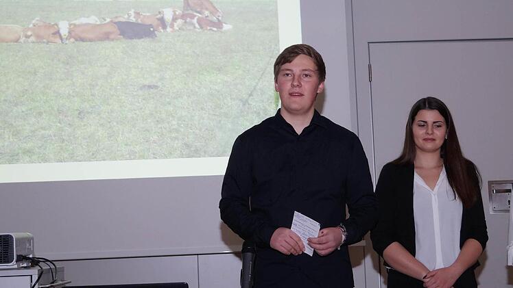 Die Teilnehmer des P-Seminars hatten sich mit dem Tierschutz in vier L&auml;ndern befasst. Jetzt pr&auml;sentierten sie ihre Ergebnisse.