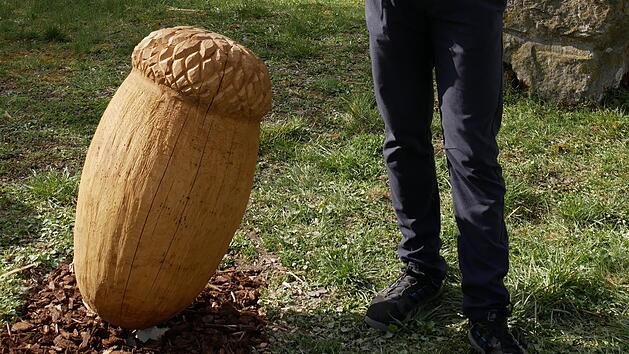 Eine der Eichelskulpturen in F&uuml;rth am Berg Foto: Manja von Nida