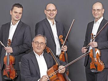 Das Bamberger Streichquartett gastiert mit weihnachtlichen Klängen im Stadtschloss Lichtenfels.