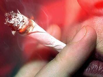 Wer von der Drogensucht loskommen will, findet bei "Narcotics Anonymous" Hilfe. Foto: Torsten Leukert/dpa