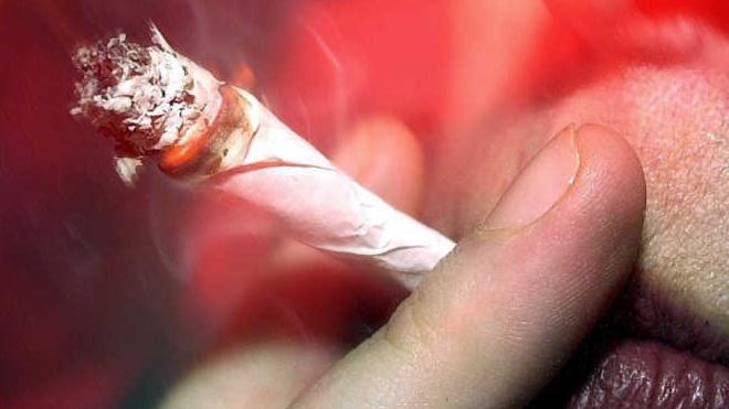 Wer von der Drogensucht loskommen will, findet bei "Narcotics Anonymous" Hilfe. Foto: Torsten Leukert/dpa