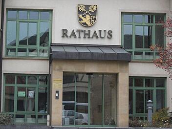 Was genau sich hinter den Türen des Zapfendorfer Rathauses in den vergangenen Tagen abgespielt hat, ist unklar. Sicher ist, Bürgermeister Matthias Schneiderbanger wurde am Dienstag festgenommen.  Foto: Greiner