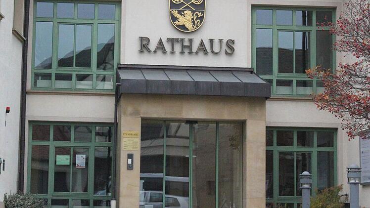 Was genau sich hinter den Türen des Zapfendorfer Rathauses in den vergangenen Tagen abgespielt hat, ist unklar. Sicher ist, Bürgermeister Matthias Schneiderbanger wurde am Dienstag festgenommen.  Foto: Greiner