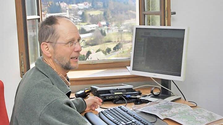 Revierleiter Stefan Ludwig kann sich über seinen neuen Arbeitsplatz sicher nicht beschweren. Im Gegenteil, der Blick aus dem Fenster ist phänomenal. Fotos: Galster