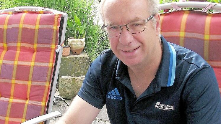 Gerald Makowski ist mit einigen Ver&auml;nderungen im Amateurfu&szlig;ball nicht gl&uuml;cklich. Vor allem die immer gr&ouml;&szlig;ere Anzahl von Spielgemeinschaften und Fusionen von Vereinen bereitet dem Spielgruppenleiter aus Ebelsbach Sorgen. Dies sei f&uuml;r ihn "keine L&ouml;sung".  Foto: Ralf Naumann