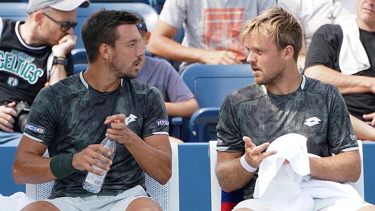 Andreas Mies (links) und Kevin Krawietz haben ihr Auftaktmatch beim ATP Cup in Australien verloren. Archiv