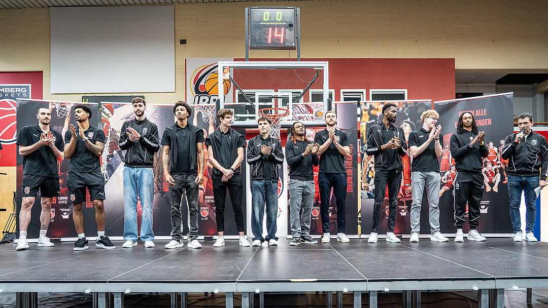 Freak City feiert seine Pokal-Helden.