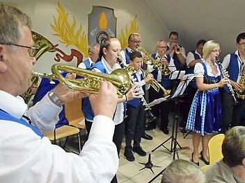In der Blaskapelle Niedermirsberg musizieren Jung und Alt gemeinsam - wie zum Beispiel bei der Veranstaltung "Der FT bei uns in Niedermirsberg" im Oktober 2014.  Archivfoto: Ronald Rinklef