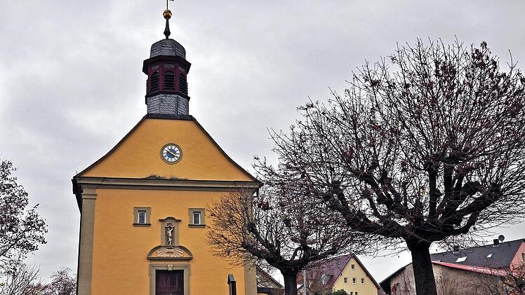 206 000 Euro soll die Gemeinde Wonfurt zur Innen- und Außenrenovierung der Kirche in Steinsfeld aufbringen.  Foto: Ulrike Langer