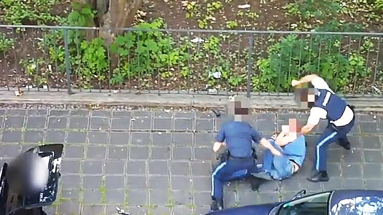 Ein Ausschnitt aus dem Zeugenvideo des Polizeieinsatzes im Juni in Nürnberg-GibitzenhofQuelle: Nordbayern.de