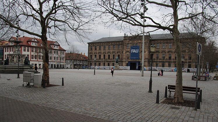 Ausgangsbeschränkung wegen des Coronavirus  in Erlangen: der  Schlossplatz. Foto: Christian Bauriedel