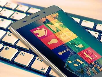 Ein ausrangiertes Smartphone wird mit einer App zur Überwachungskamera – ressourcenschonend und praktisch.