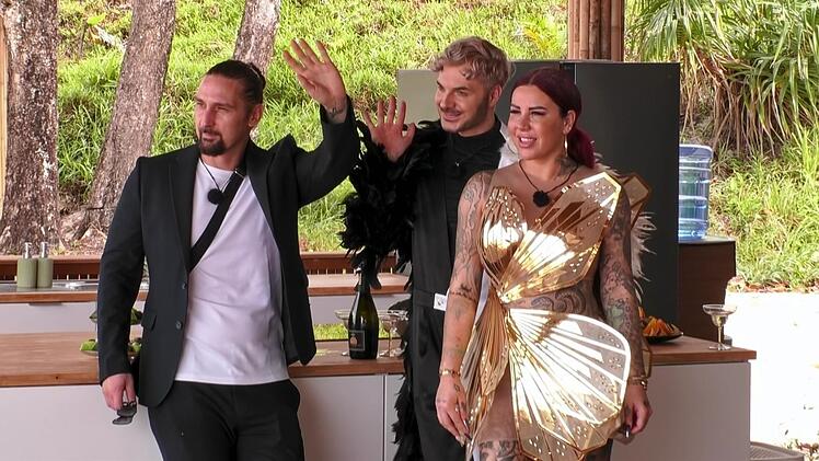 Kate Merlan und Sam Dylan erkannten Sandy F&auml;hse (links) nicht auf den ersten Blick.