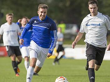 Der Ausfall von Manndecker Christoph Wirth (rechts) reißt eine große Lücke in die Kasendorfer Abwehr. Fraglich, wer ihn heute gegen Dergahspor Nürnberg ersetzen wird. Foto: Uwe Gick