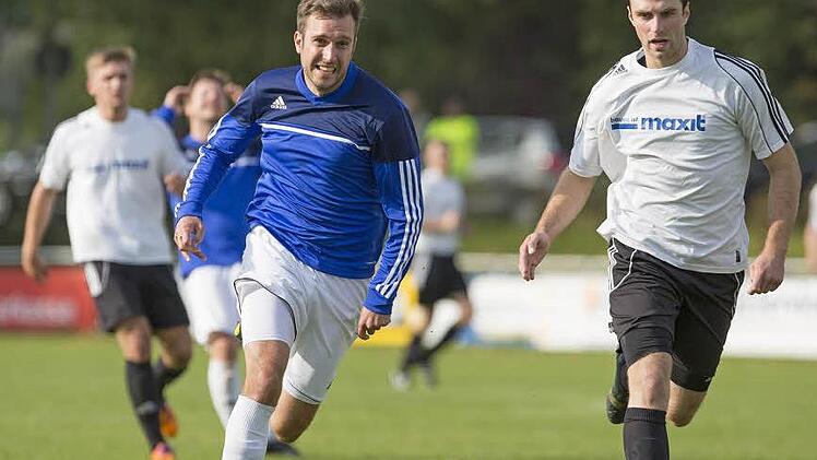 Der Ausfall von Manndecker Christoph Wirth (rechts) reißt eine große Lücke in die Kasendorfer Abwehr. Fraglich, wer ihn heute gegen Dergahspor Nürnberg ersetzen wird. Foto: Uwe Gick