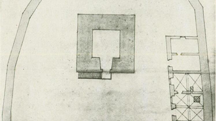 Diese Zeichnung von 1715 zeigt den Grundriss der mittelalterlichen Burg. Das zentrale Bauwerk in der Mitte ist der Turm oder Bergfried. Danach wird im Schlosshof jetzt gesucht.