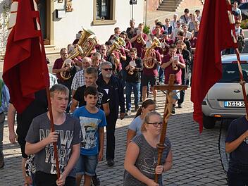 Ankunft der Wallfahrer aus Altbessingen zum gemeinsamen Feiern des Gottesdienstes und des Pfarrfestes in Gauaschach.Jana Keul