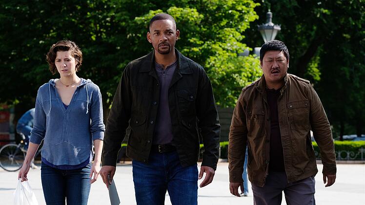 Auf der Flucht vor seinem Klon wird Henry Brogan (Will Smith, Mitte) von seiner Ex-Kollegin Danny Zakarewski (Mary Elizabeth Winstead) und dem Assistenten Baron (Benedict Wong) unterst&uuml;tzt.