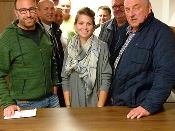 Klein, aber fein, die Küche im Jugendzentrum, in der gerade noch die Ausschussmitglieder und die Jugendleiterin Platz fanden. Lothar Weidner