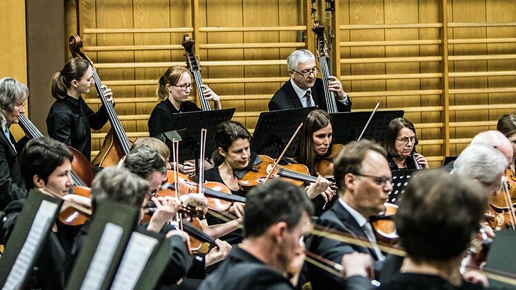 Impressionen vom Sinfoniekonzert der "Musikfreunde Neustadt".Foto: Jochen Berger