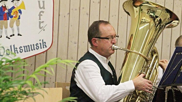 Bassist Franz Pohley von der Fränkischen Volksmusikgruppe Gereuth. Helmut Will