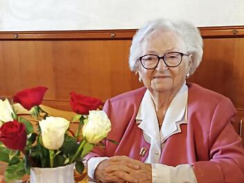 Von Machtilshausen ist Paula Kn&uuml;ttel 2020 ins Seniorenheim nach Oerlenbach gezogen, wo sie jetzt im Kreise ihrer Familie ihren 90. Geburtstag feierte.