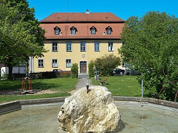 Im Rathaus in Scheßlitz hat man mit Erleichterung das Urteil der Berufungskammer aufgenommen. Der derzeit noch Angestellten der Stadt wird nun fristlos gekündigt, das sagte Bürgermeister Roland Kauper auf Nachfrage.  Foto: Ronald Rinklef