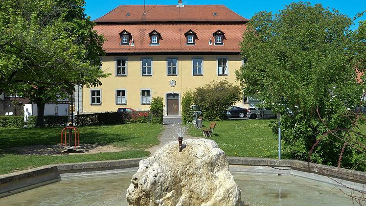 Im Rathaus in Scheßlitz hat man mit Erleichterung das Urteil der Berufungskammer aufgenommen. Der derzeit noch Angestellten der Stadt wird nun fristlos gekündigt, das sagte Bürgermeister Roland Kauper auf Nachfrage.  Foto: Ronald Rinklef