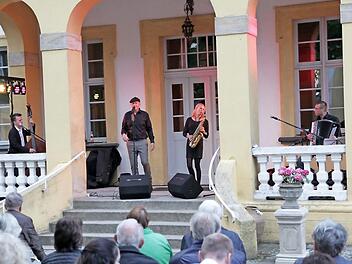 Das Konzert im Innenhof der Jägersburg  Foto: Mathias Erlwein