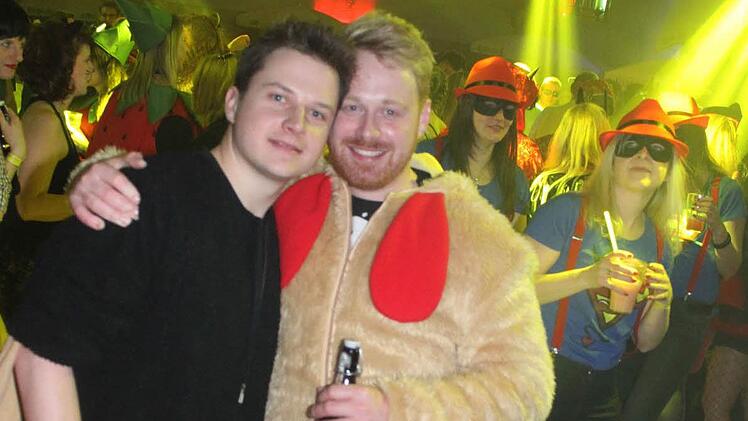 Beim Blütenfasching steppt der Bär und flattern die Hühner. Foto: Sonja Adam