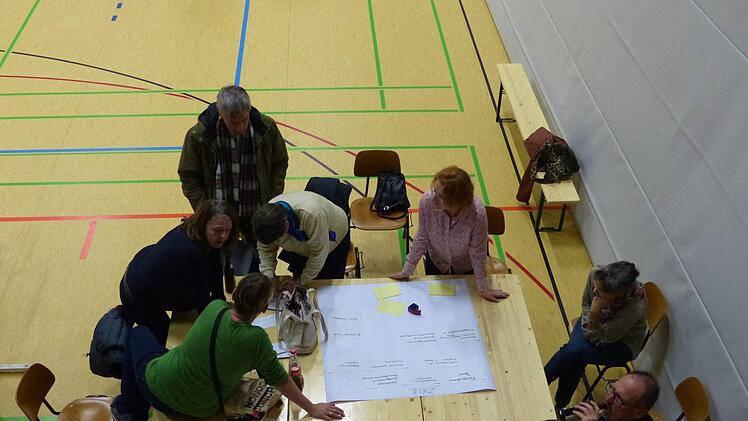 Das zweite Isek-Treffen in der Mehrzweckhalle Baiersdorf Foto: Pauline Lindner