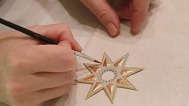 Kulmbach: Beliebte Adventswerkstatt beim Blaicher Weihnachtsmarkt - Christbaumschmuck aus Zinn