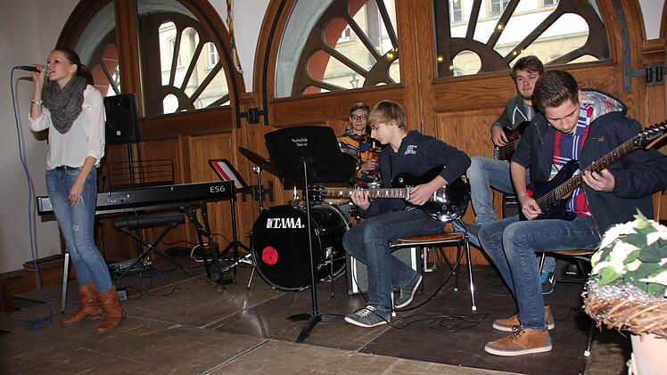 Die Schulband mit Front- und Powerfrau Lisa Fischer.