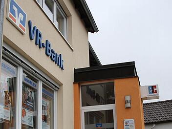 Was den Fehlalarm in der VR-Bank in Stangenroth ausgelöst hat, ist nicht bekannt.  Foto: Carmen Schmitt