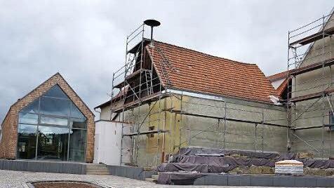 Der Dorfplatzes in Sandberg soll noch in diesem Jahr bepflanzt werden. Die Einweihung ist für nächstes Frühjahr vorgesehen.  Foto: Marion Eckert