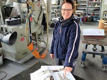 Wochenlang arbeiteten Diana Kerner und ihre Mitschüler in der Meisterschule an diesem Gesims der Dresdner Frauenkirche.Monika Schütz