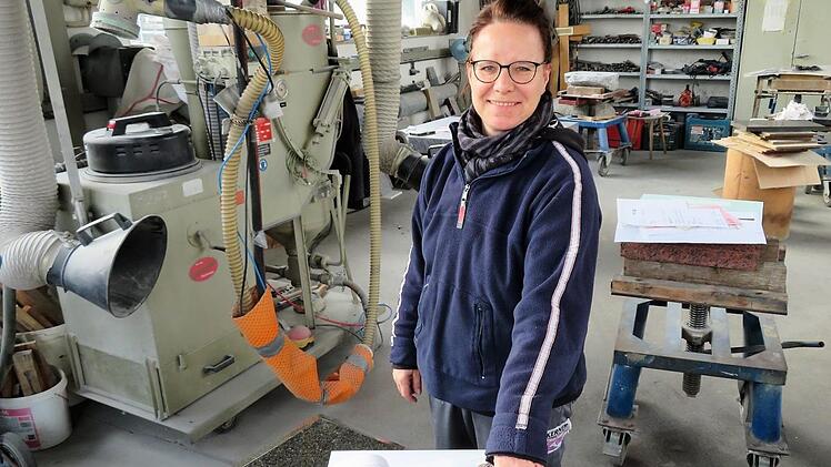 Wochenlang arbeiteten Diana Kerner und ihre Mitschüler in der Meisterschule an diesem Gesims der Dresdner Frauenkirche.Monika Schütz