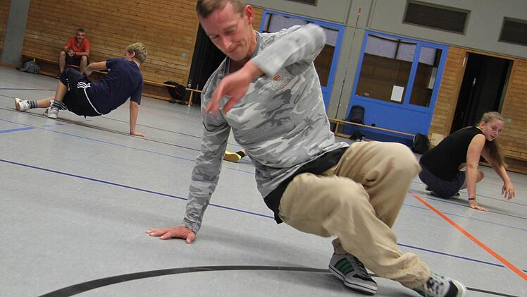 Der Sixstep besteht nur aus sechs Schritten, doch in der Praxis wird er so schnell, dass einiges an Koordinationsvermögen erforderlich ist. Foto: Sonja Adam