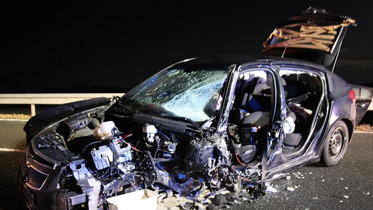 In diesem Auto saß der 25-Jährige, der schwer verletzt wurde. Foto: Alexander Hartmann