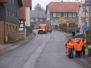 Vertreter des Bauamtes, der Gemeinde und der Baufirma bei der Freigabe der Ortsdurchfahrt von Maroldsweisach Helmut Will