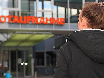 Endstation Klinikum: Die 25-jährige Lena Radtke aus Mainleus wurde mit Astrazeneca geimpft und fiel in Bewusstlosigkeit. Der Notarzt brachte die junge Frau ins Krankenhaus.