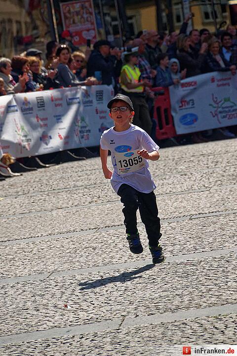 Weltkulturerbelauf 2017 in Bamberg: Der Zieleinlauf am Maxplatz