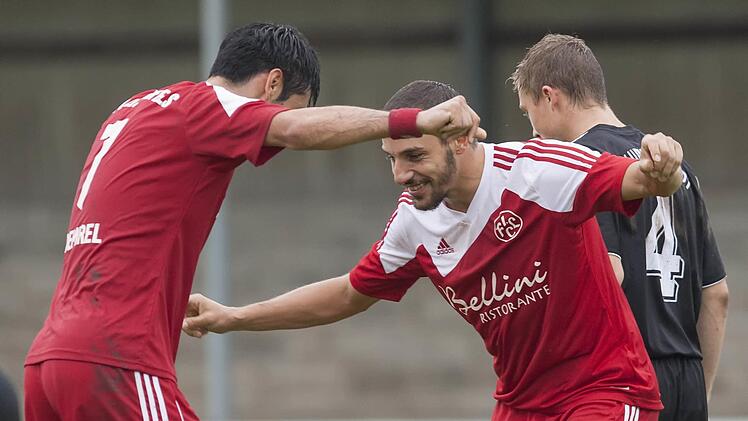 In der Saison 2013/14 spielten Erbil Demirel (links) und Hakan Bozkaya für den FC Lichtenfels in der Bezirksliga. Zusammen kamen sie nun vom SV Zapfendorf zur DJK Lichtenfels und werden den Aufsteiger qualitativ auf ein neues Niveau heben.  Foto: Archiv/Uwe Gick