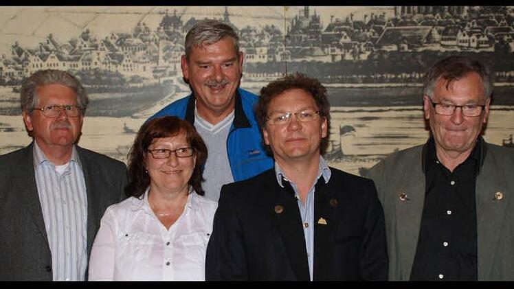 Der SPD-Ortsverein wird von Günther Hauke, Carmen Schulze, Berthold Niedermeyer, Michael Langer und Michael Hartmann geführt. Foto: G. Bauer