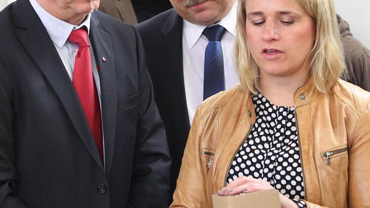 Verena Bentele mit Einrichtungsleiter Fritz Glock (links) und SPD-Bürgermeister-Kandidat Jürgen Karg. Foto: Jürgen Gärtner