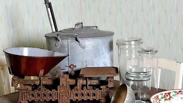 Utensilien aus einer b&auml;uerlichen Haushalt, zu sehen im Volkskundemuseum Aschach. Foto: Bezirk Unterfranken