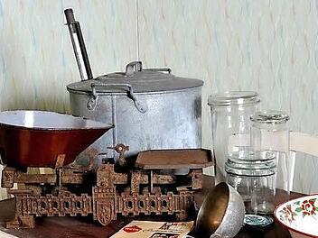 Utensilien aus einer bäuerlichen Haushalt, zu sehen im Volkskundemuseum Aschach. Foto: Bezirk Unterfranken