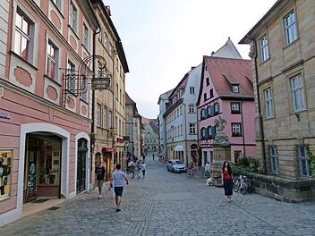Das historische Barockzentrum mit seinen Galerien lockt in den Antiquitätenwochen Sammler wie Einsteiger an. Nur in den frühen Morgenstunden ist es dort so menschenleer wie auf dem Foto.  Fotos: Marion Krüger-Hundrup