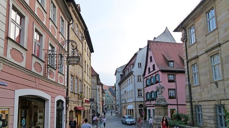 Das historische Barockzentrum mit seinen Galerien lockt in den Antiquitätenwochen Sammler wie Einsteiger an. Nur in den frühen Morgenstunden ist es dort so menschenleer wie auf dem Foto.  Fotos: Marion Krüger-Hundrup