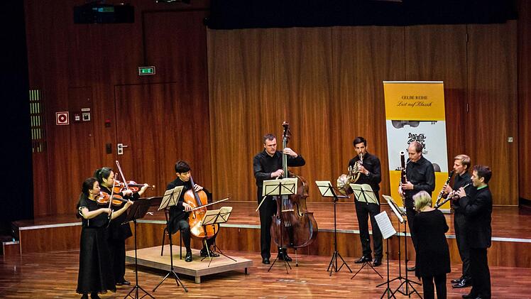 Mit zwei anspruchsvollen Nonetten beeindruckten Solisten des Philharmonischen Orchesters bei ihrem Konzert im Coburger Kongresshaus.Foto: Jochen Berger